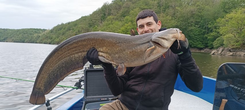 Découverte de la pêche du silure sur le lac d'Eguzon