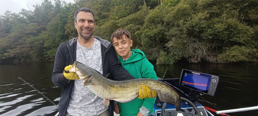 Une belle journée pêche père fils sur le lac d'Eguzon